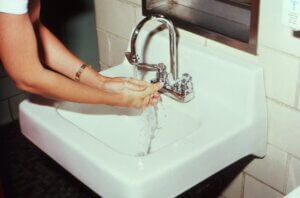 Centerset faucet